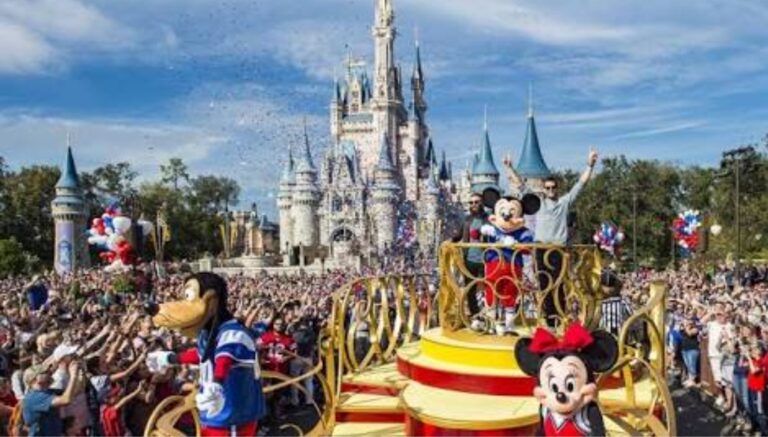 MILHARES DE PESSOAS SERÃO VACINADAS NA DISNEY CONTRA O COVID-19 MILHARES DE PESSOAS SERÃO VACINADAS NA DISNEY CONTRA O COVID-19
