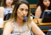Flávia Arruda (PL) sonha com apoio do Planalto para concorrer ao GDF em 2022, mas enfrenta resistência de bolsonaristas