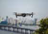 Com liberação da ANAC, drones passam a entregar encomendas e revolucionam logística