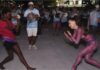 Sabrina Sato samba com catadora de latinha que viralizou na Sapucaí