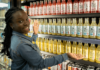 Menina fica milionária vendendo limonada com receita da bisavó