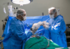 cirurgia de coluna inédita no RS, Robô simula braço humano e auxilia em cirurgia