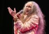 Maria Bethânia faz 77 anos e ensina: “Envelhecer é um privilégio