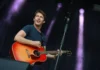 James Blunt, dono do hit “You’re Beautiful”, anuncia show único em São Paulo
